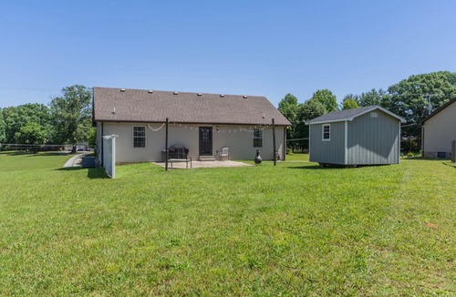Cross Plains House | Charming 3-bedroom house in quaint Cross Plains. A peaceful retreat for friends.