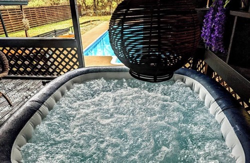 Antioch House | Charming 3-br House in Nashville. 15m downtown,10m Airport,5m zoo. HotTub n Pool