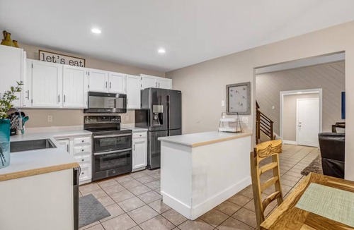 Columbine House | Charming 4-bedroom house with WiFi and fenced backyard in peaceful Littleton