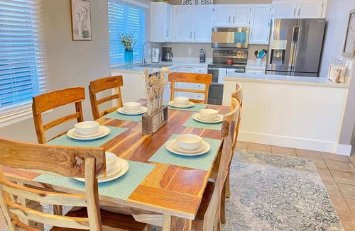 Columbine House | Charming 4-bedroom house with WiFi and fenced backyard in peaceful Littleton