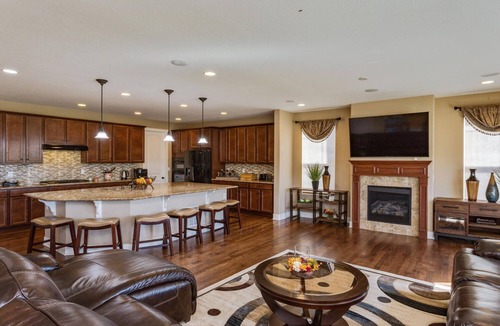 Parker House | Charming 6-BR Home with Open Space & Park, Ideal for Gatherings