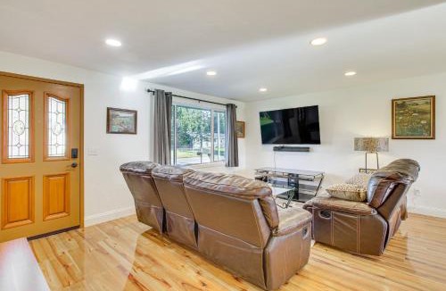 Arlington House | Charming Arlington Home with Hot Tub and Fenced Yard!