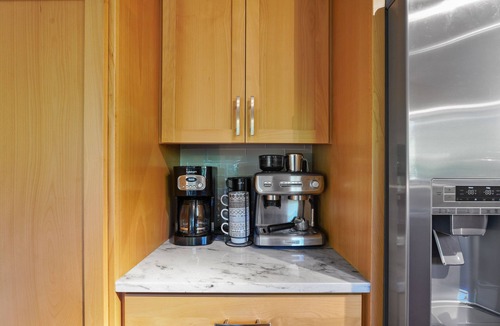 Neahkahnie Beach House | Charming & Beautiful. Perfect for families.Swing. Tree House, Dog Friendly +