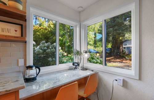 Neahkahnie Beach House | Charming & Beautiful. Perfect for families.Swing. Tree House, Dog Friendly +