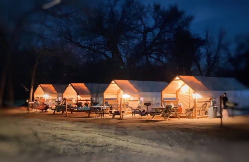 Fentress Cabin | Charming, Comfy Cabin on the San Marcos River!