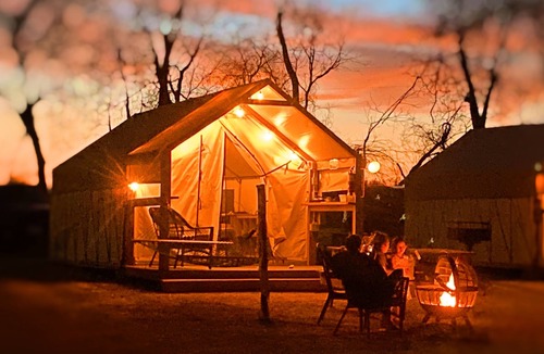 Fentress Cabin | Charming, Comfy Cabin on the San Marcos River!