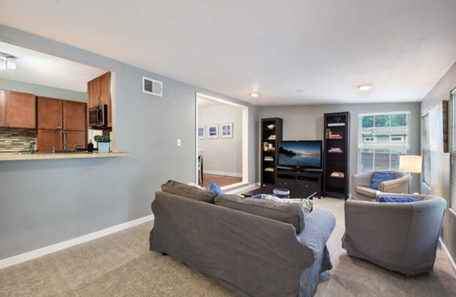 Brentwood House | Charming Cottage 2 Living 5 Beds by AustinGetaways