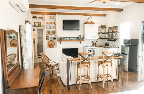 Columbia Cottage | Charming Cottage w/KING Bed - 1m To Downtown!