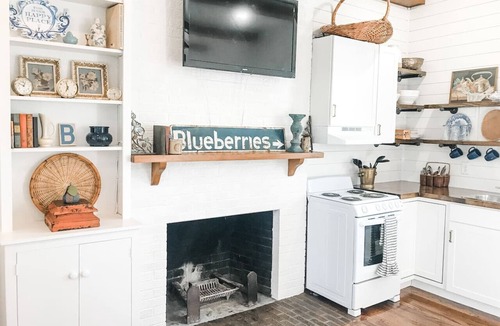 Columbia Cottage | Charming Cottage w/KING Bed - 1m To Downtown!