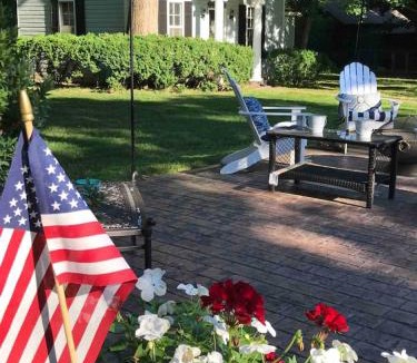 Columbia House | Charming Cottage w KING Bed 1m To Downtown
