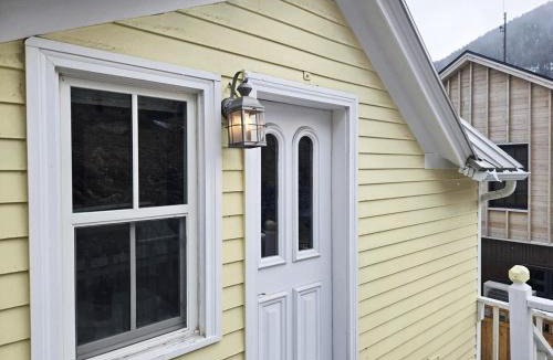 Historic District Apartment | Charming Downtown Apartment in Victorian Home with Mountain Views