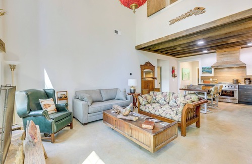 Little Kowaliga Cottage | Charming Eclectic Vacation Rental w/Beach Access!