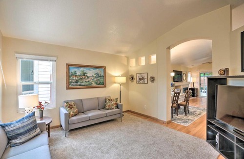 Elk Grove House | Charming Elk Grove Home about 3 Mi to Old Town!