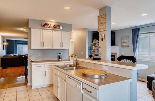 University Hills House | Charming Family Home with Cozy Retreat with comfy beds near all Denver fun.