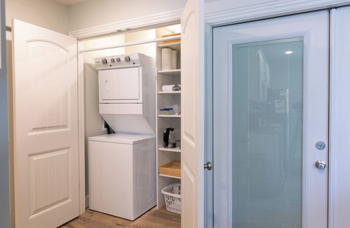 Ozark Cottage | Charming guest house on private property with AC in quiet part of Ozark