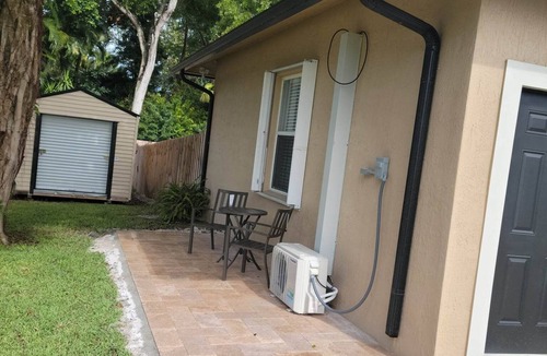 Lake Worth Apartment | Charming Guest House: Perfect Home Away from Home