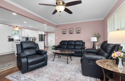 Henning House | Charming Home on 1 Acre w/Game Room, WIFI, AC, EV!