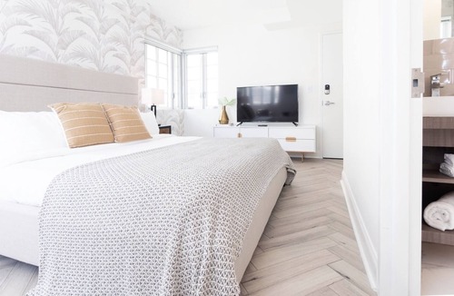 Flamingo/Lummus House | Charming King Studio in South Beach!