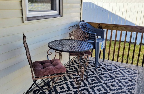 Newton Falls Cottage | Charming Lake cottage/duplex, Golf outing ready in beautiful Lake Milton.