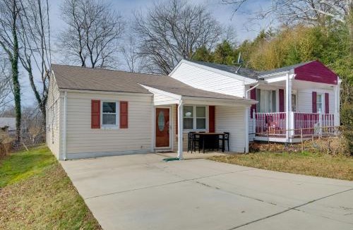 Landover House | Charming Landover Home with Yard about 10 Mi to DC!