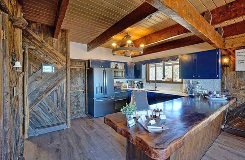 Montrose House | Charming Mountain Chalet with Stunning Views