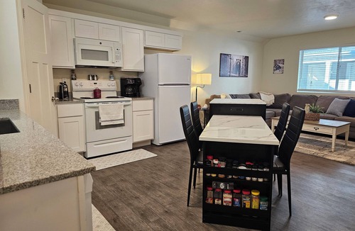 Heber House | 🏔 Charming Mountain Retreat in the Heart of Heber City Back Side of Park City