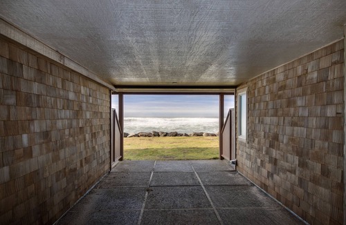 Neskowin Apartment | Charming oceanfront studio w/easy beach access and stunning ocean views