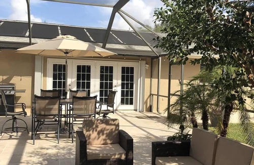 West Palm Beach House | Charming private pool home 3br/2 bath