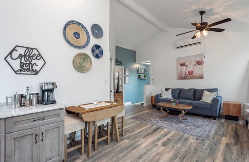Ashley Oaks Apartment | Charming, Quiet & Private Apt in Great Location w/Wi-Fi & Laundry