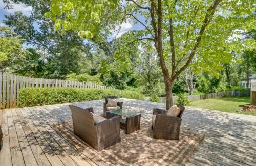Fry's Spring House | Charming Retreat in Charlottesville with Deck!
