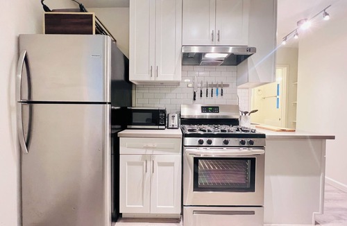 Little Armenia Apartment | Charming studio apartment in Hollywood with WiFi