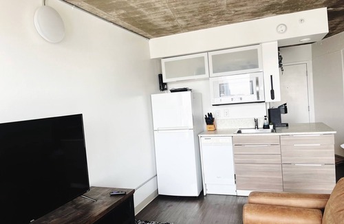 Jefferson Park Apartment | Charming Studio Mins to Downtown