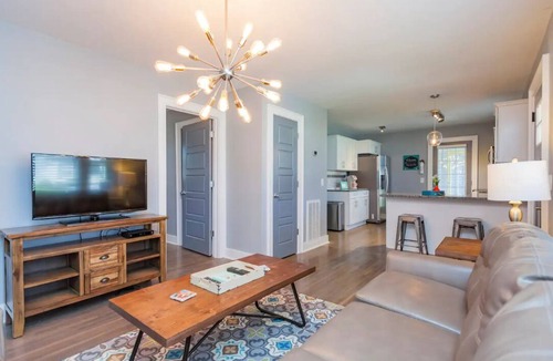 Woodbine House | Charming townhome less than 4 miles to Downtown! Unit A