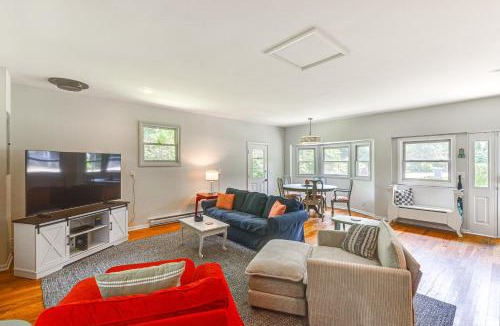 Union Pier House | Charming Union Pier Home with Deck Half-Mi to Beach