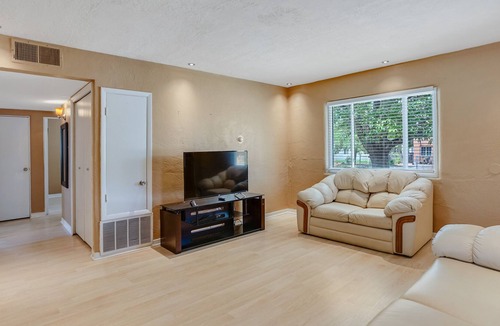 Uptown House | Charming Uptown 3 Bedroom with a beautiful patio.