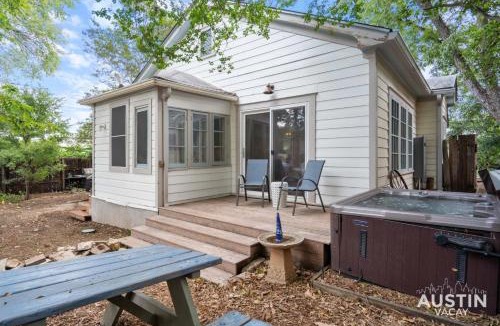 Barton Heights House | Charming Vintage House in Zilker with Hot Tub and Parking