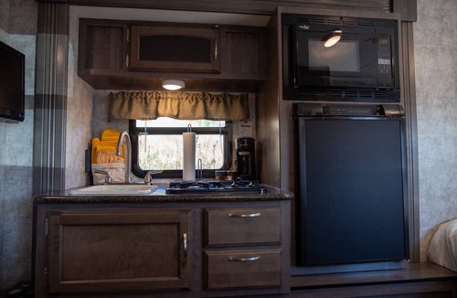 Farmington House | Charming Winnie Drop Trailer with Cozy Private Patio Escape