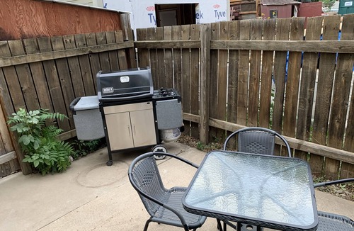 Downtown Condo | Cheerful 2 Bdrm/1.5 Bath Pearl St. Condo