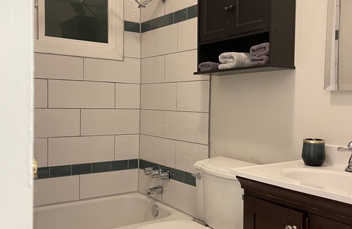Lafayette House | Cheerful and Stylish 2 BR in Old Town Lafayette