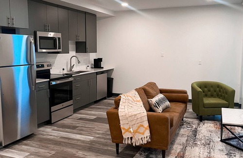 Lincoln Park Apartment | Chic 1BR Art District Hideout