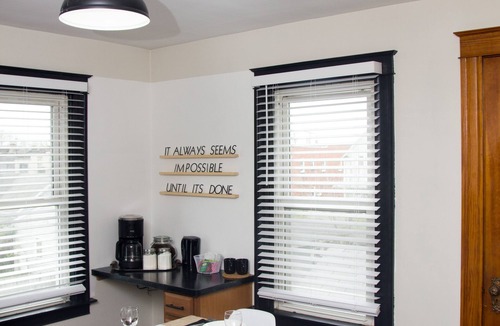 Niagara Falls Apartment | Chic and Cozy at Niagara Falls USA 5-min to the Falls in Little Italy Sleep 6