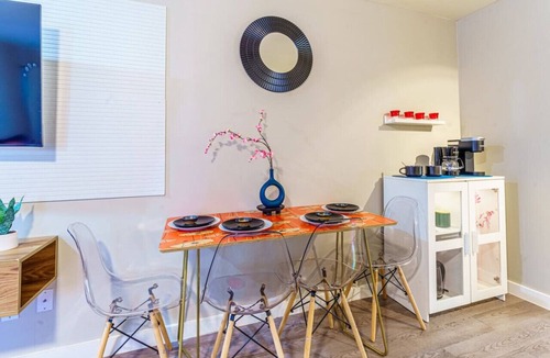 Allandale Apartment | Chic Deluxe Studio | Pet Friendly | 10 min to DT