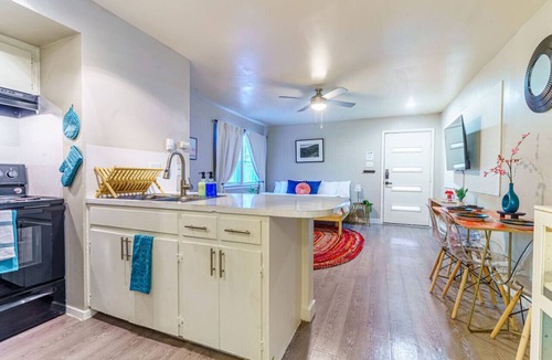 Allandale Apartment | Chic Deluxe Studio | Pet Friendly | 10 min to DT