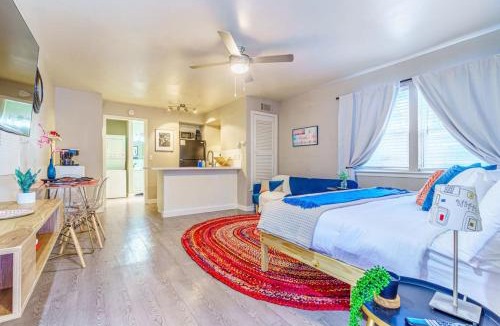 Allandale Apartment | Chic Deluxe Studio-Pet Friendly-10 min to DT