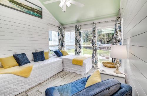 Murrells Inlet House | Chic Murrells Inlet Getaway about 2 Mi to Marsh Walk!