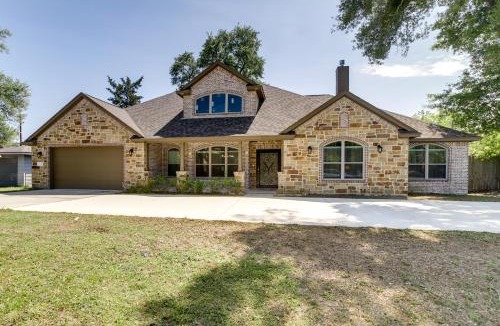Tomball House | Chic Texas Abode with Patio and Fenced-In Yard!