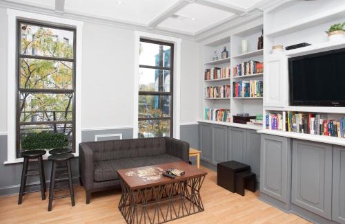 West Loop Hostel | Chicago Parthenon Hostel