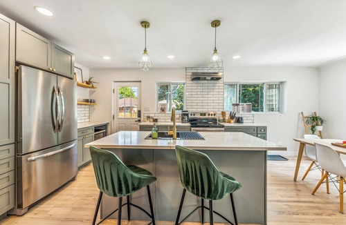 Skyland House | City Park Modern Escape. 5 Bedroom Family & Pet Friendly