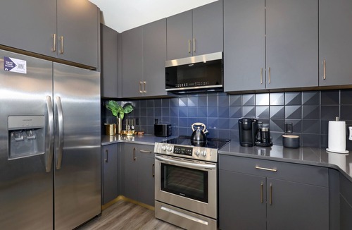 Rolling Mill Hill Condo | City-view condo with rooftop lounge, gym, & 10-minute walk to downtown