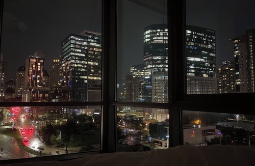 Uptown Condo | Cityscape Views at America Airline Center W/Free Parking/Stars, Mavs, Concerts